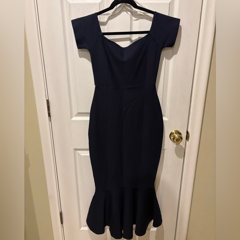 Lulu’s navy blue dress